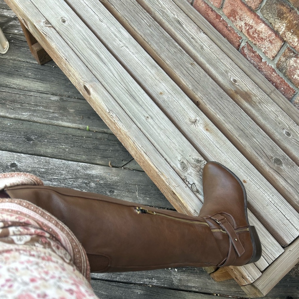 Fergalicios by Fergie, beautiful pair of boots, stretch provided top, EUC, brown - Picture 11 of 11